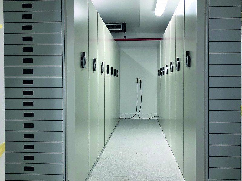 Movable cabinets with drawers for storing slides for the Ljubljana Oncology Institute